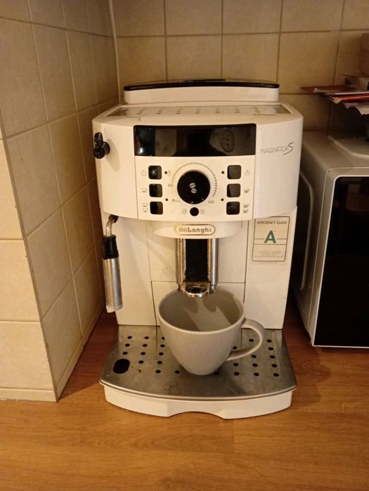 Ekspres do kawy delonghi Magnifica S