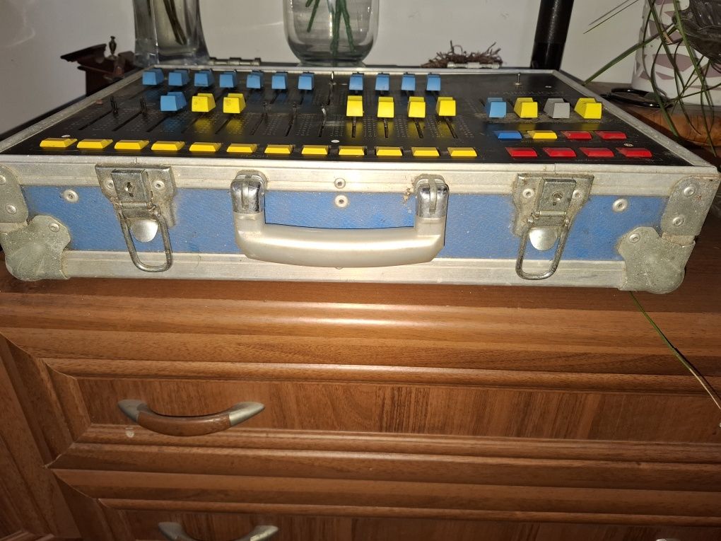 Soundlight Compudesk 8212A