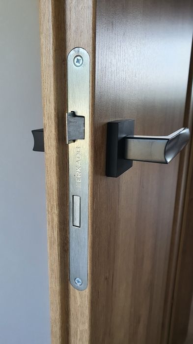 Drzwi wewnętrzne Erkado B2B z regulowaną ościeżnicąą