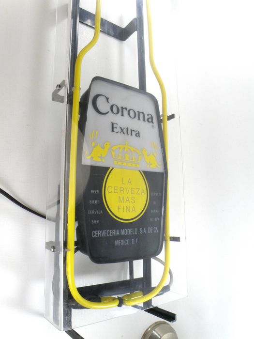Neon reklama piwa Corona