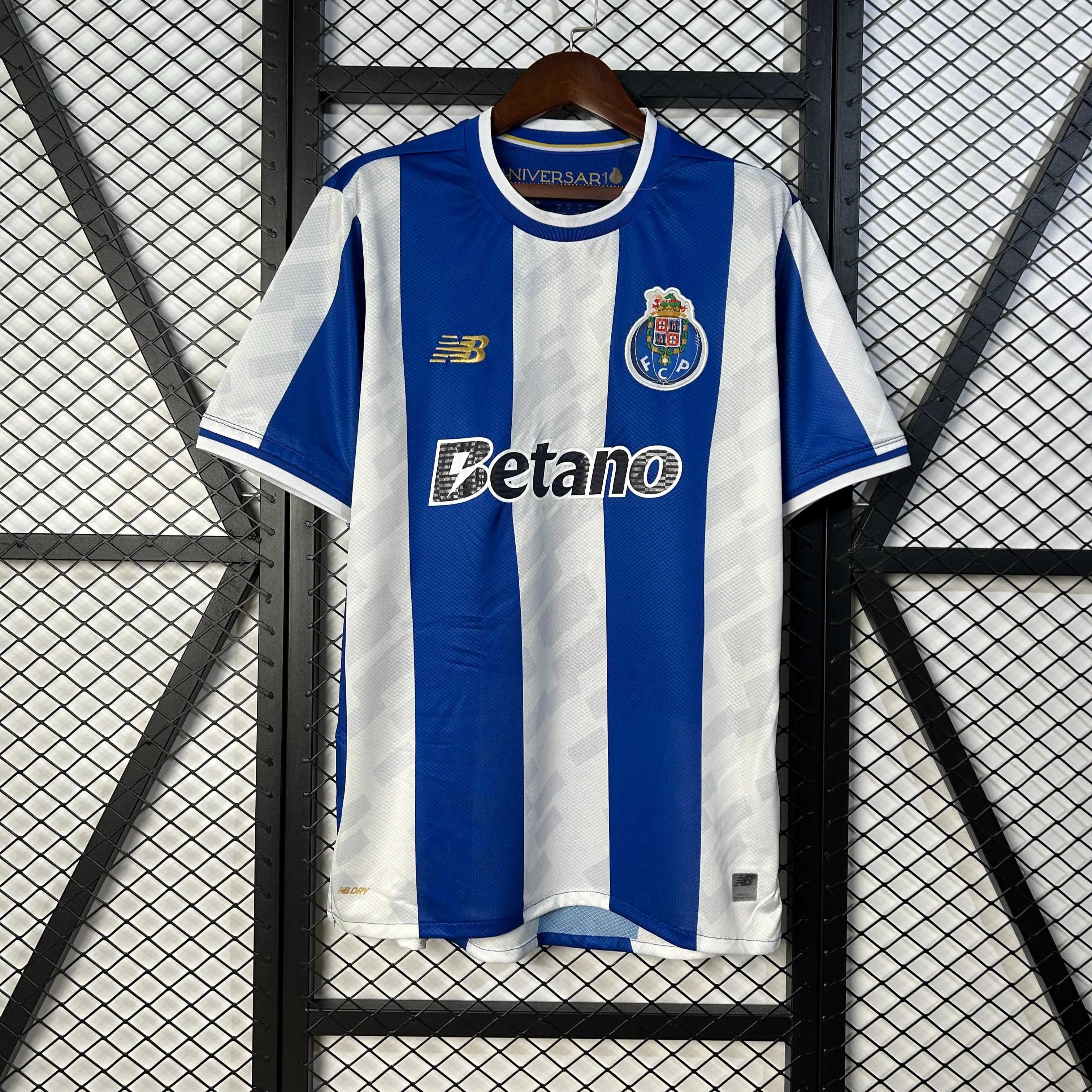 Porto três camisolas da época 25-26