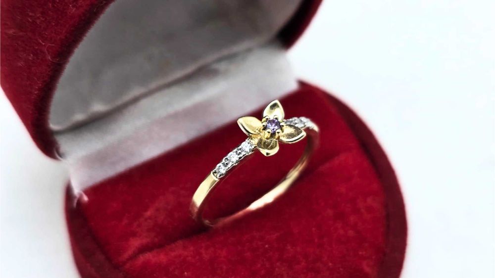 NOWY delikatny złoty pierścionek z kwiatkiem 585 - 1,68g - r.17