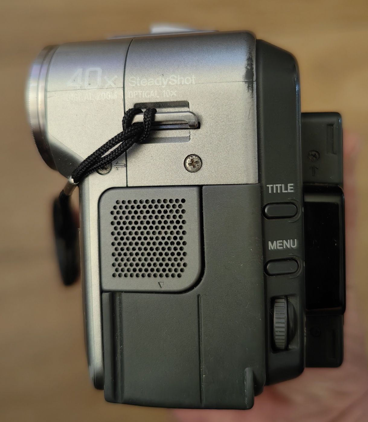 Zabytkowa kamera Sony DCR-SC100E