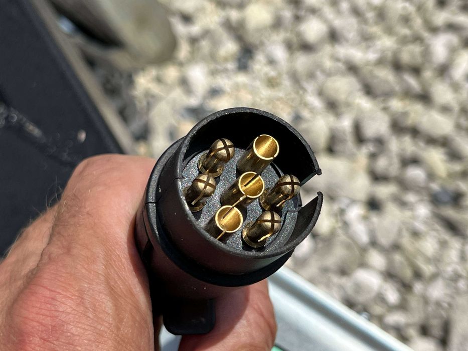 Прицеп для генератора двохвісний без гальм з опорами.