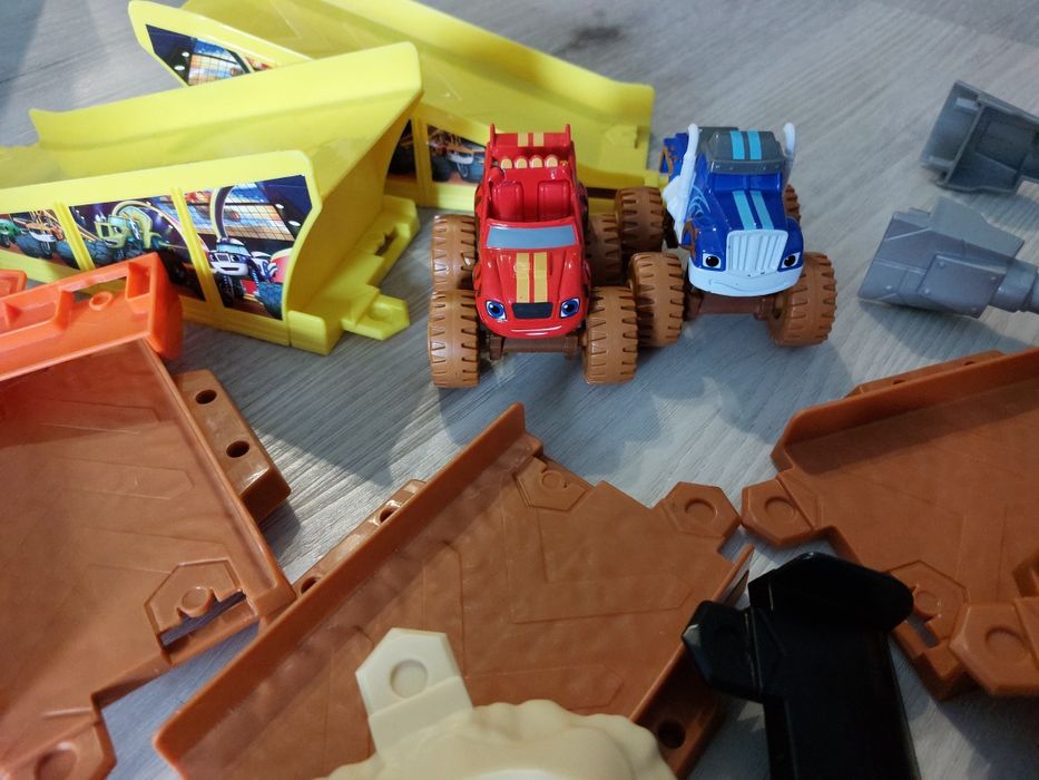 Tor samochodowy i wyścigowy blaze i mega maszyny