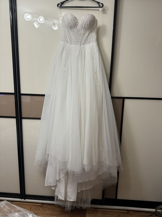 Гарна Весільна сукня колекція 2025 року