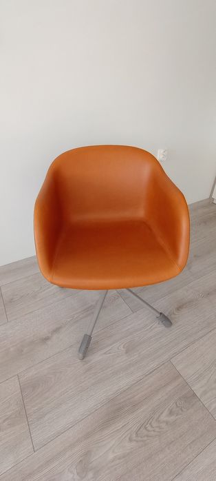 Krzesło obrotowe, fotel Muuto  Fiber armchair