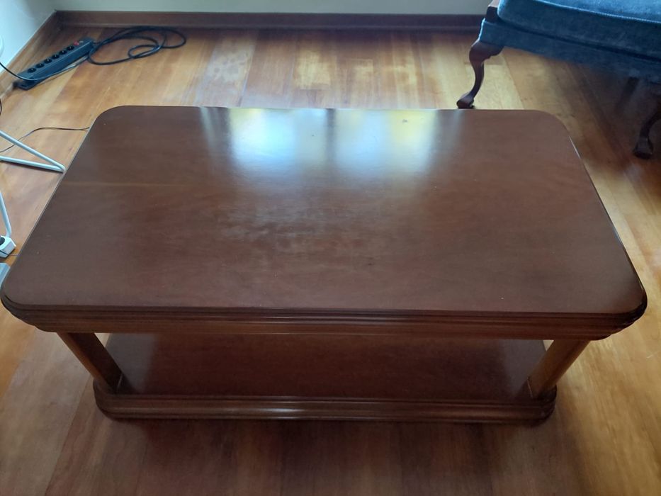 Mesa de Centro em Madeira Maciça