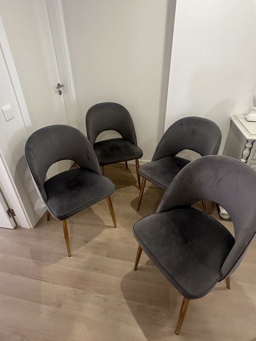 4 Cadeiras de veludo TOV Furniture Swell com pernas de aço douradas