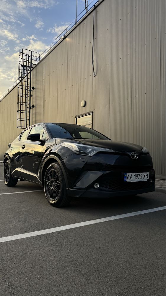 Продам Toyota CH-R