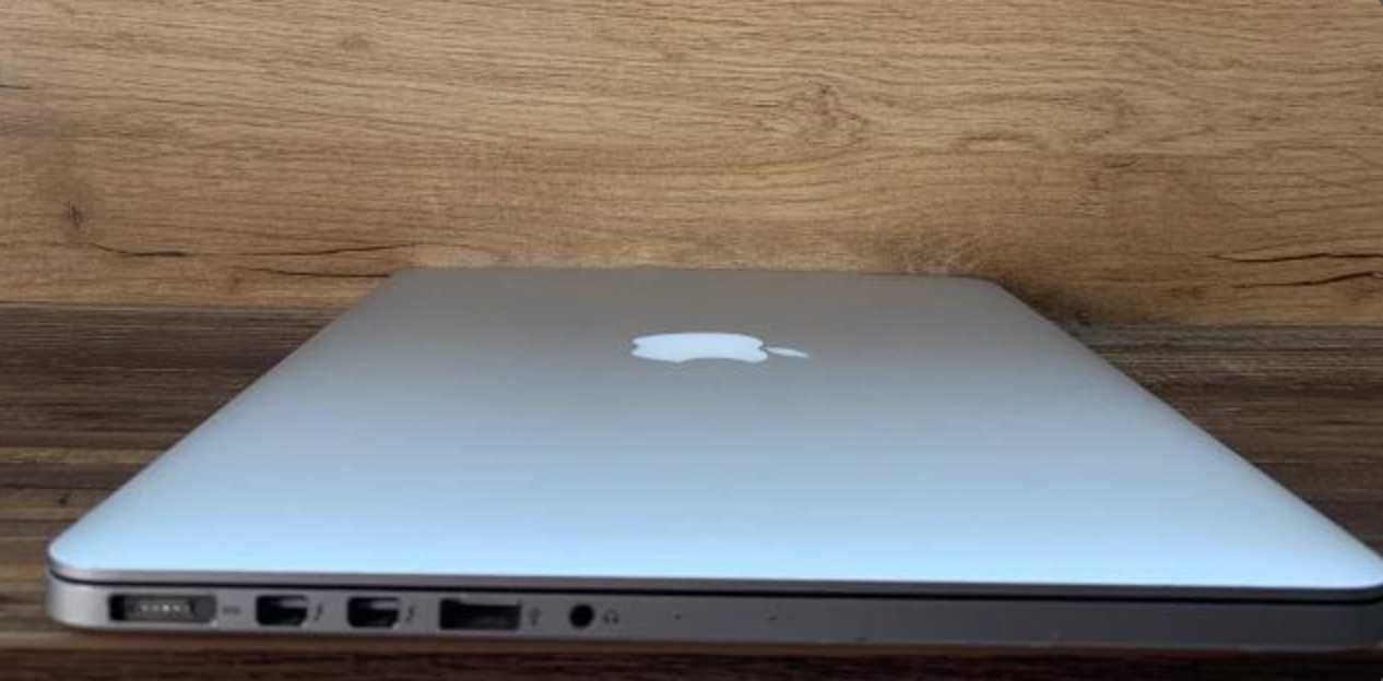 MacBook Pro 13” 2015 ( i5/8gb/ 256 ssd