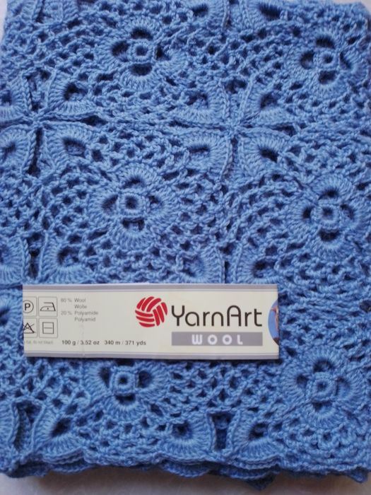 Вязаный женский жилет работа ручная