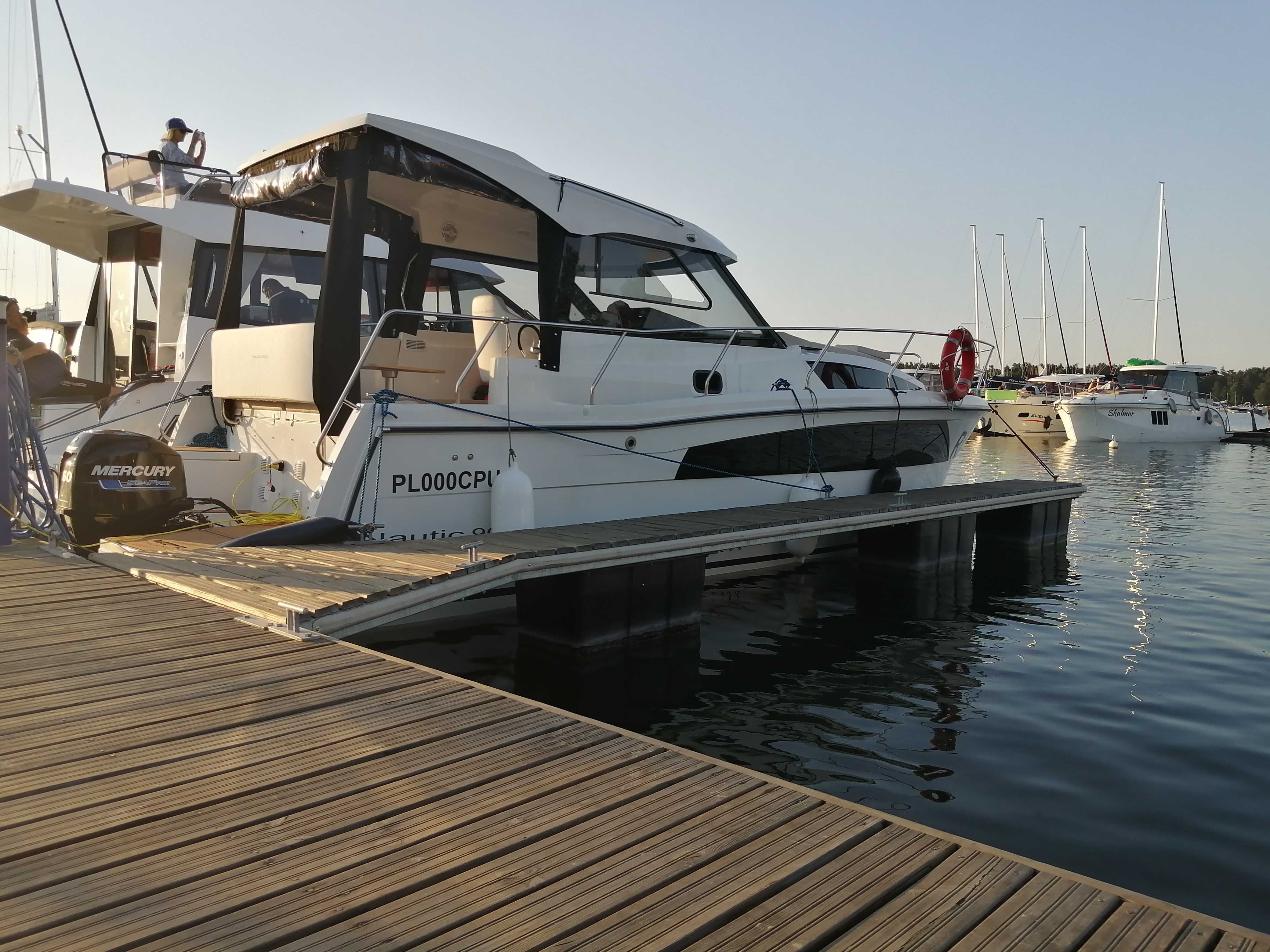 Czarter Jacht Motorowy Nautic 900