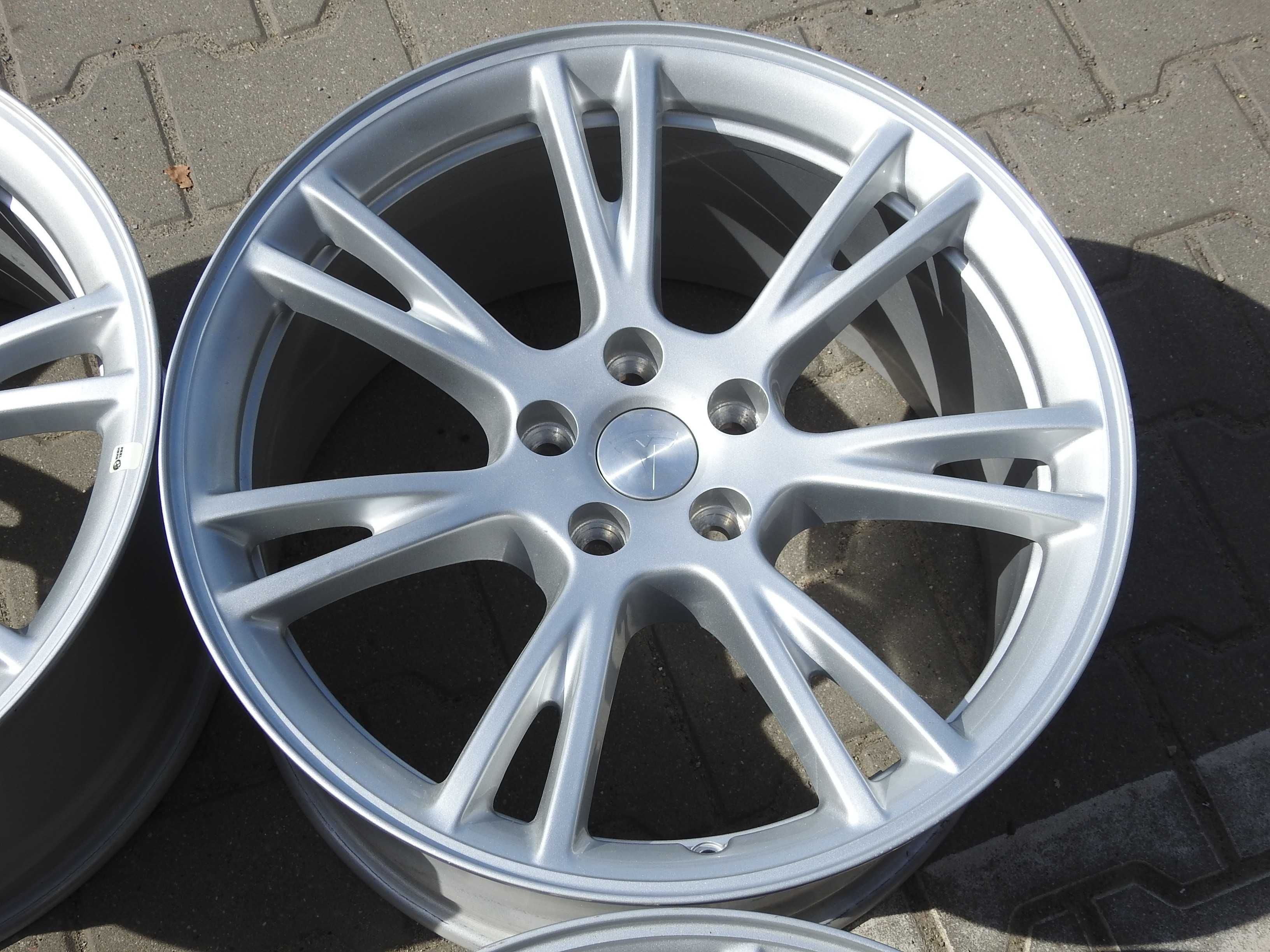 4xAlufelgi 19 ''5x114,3 9,5J ET45 Tesla model Y  Gemini  Stan BDB