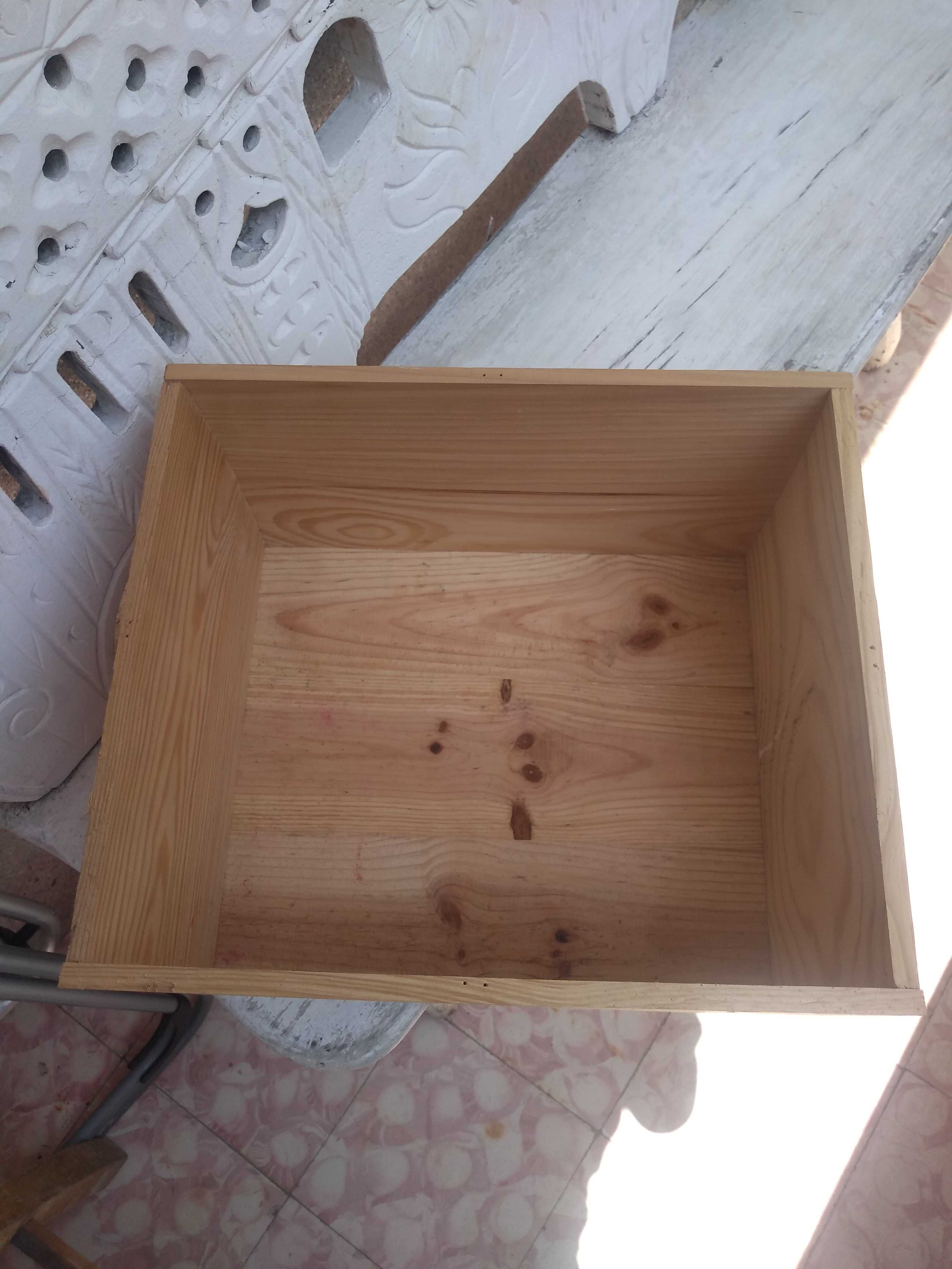 Cestos de  vime+1 caixote