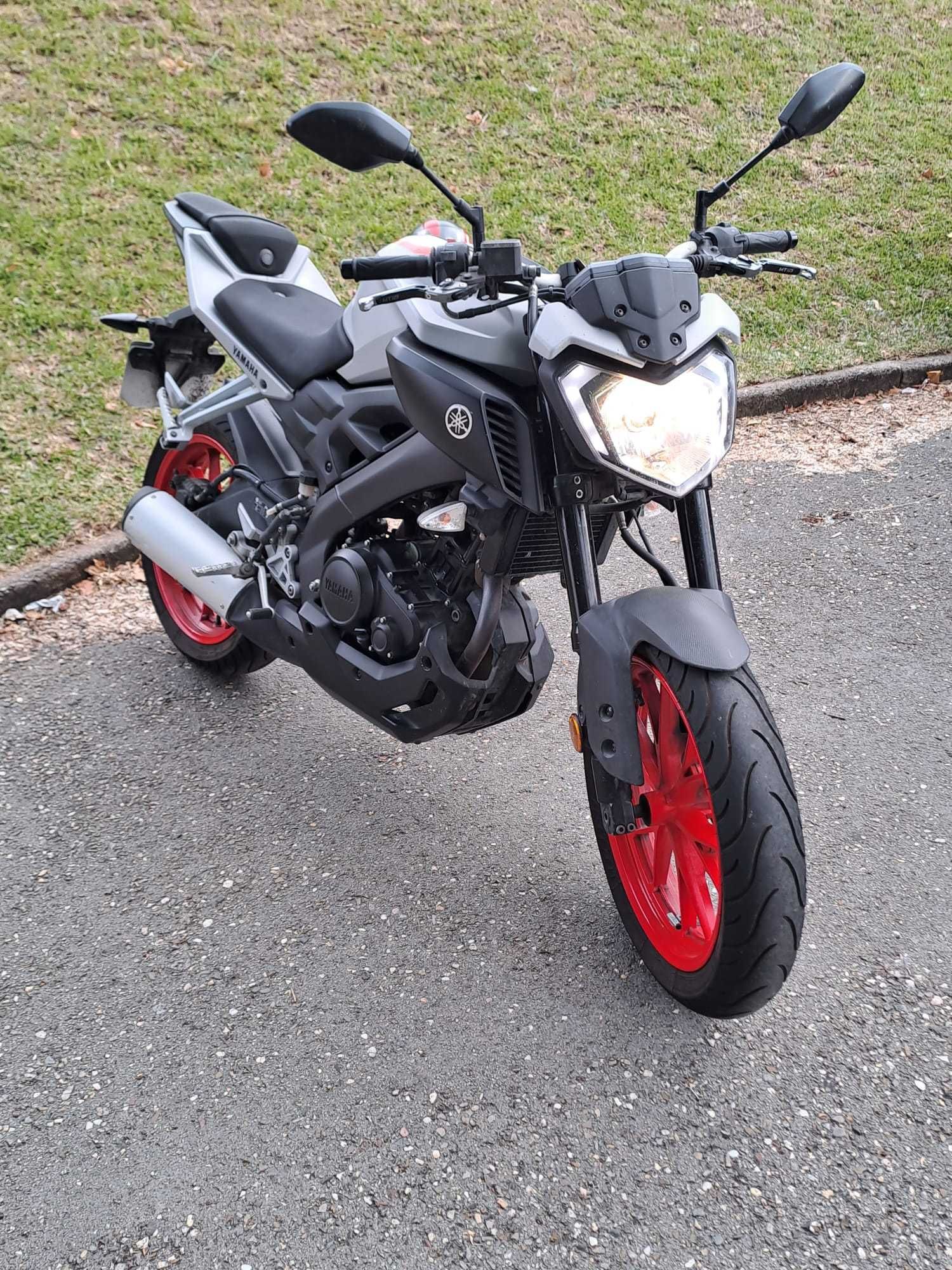Yamaha MT125 Cinzenta Vermelha de 2019