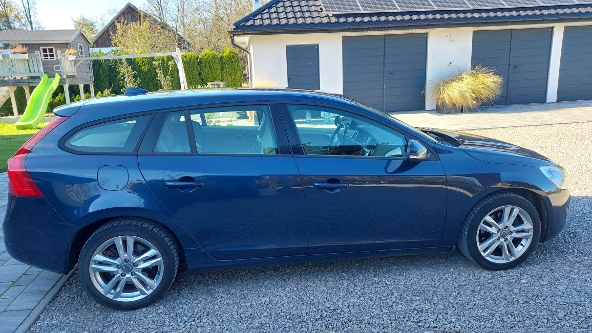 Volvo V60  1.6 t3 150 KM