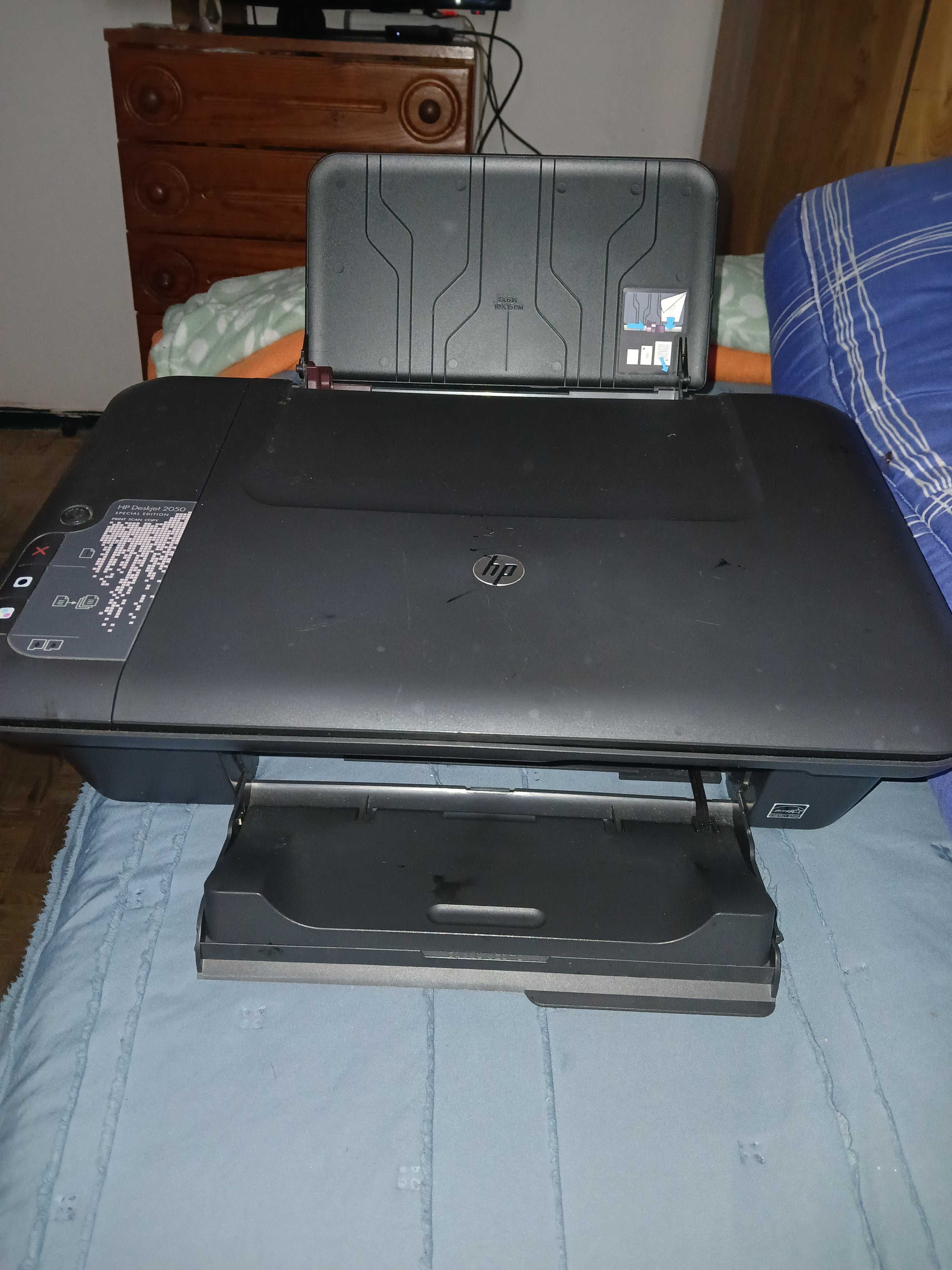 Vendo Impressora HP Deskejet 2050 em bom 35 euros Negóciaveis