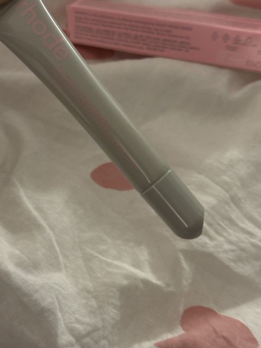 nowy błyszczyk rhode by hailey bieber lip tint błyszczyk