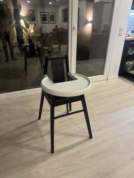 Cadeira preta de refeicao bebe