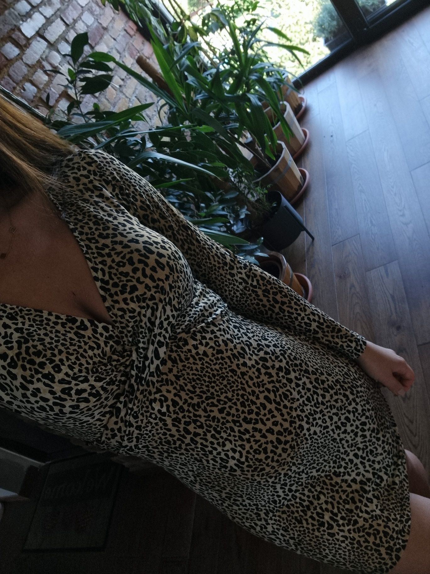 Sukienka w panterkę z dekoltem na długi rękaw H&M r. S/M