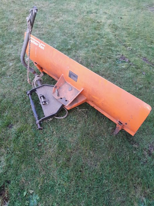 Pług do śniegu do traktorka kosiarki