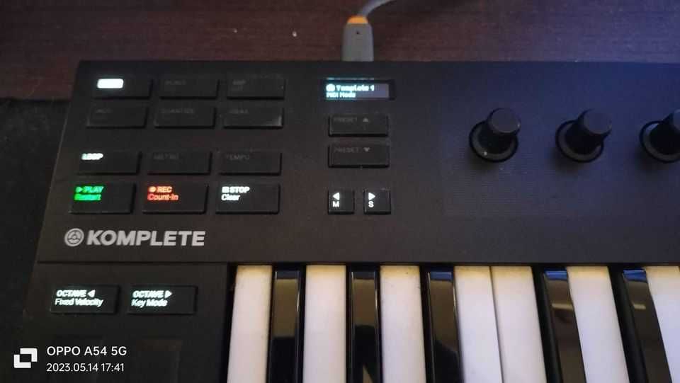 Komplete Kontrol M32