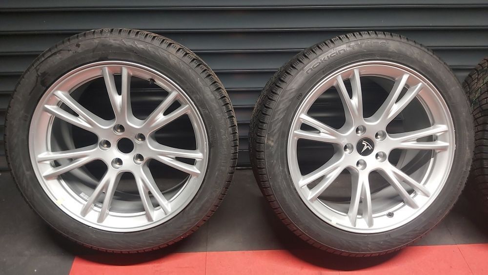 Nowe Koła Zimowe Tesla Y  255 45 R19   2024 OEM