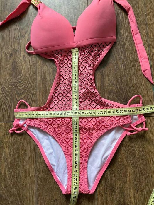 Коралловый цельный Купальник с чашечками 
Размер М ,44В