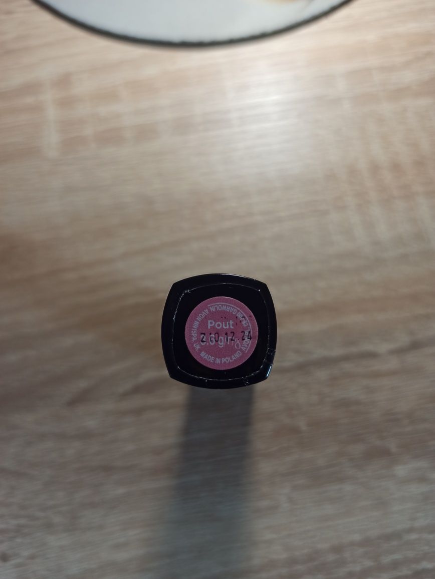 AVON pomadka Ultrakremowa szminka POUT