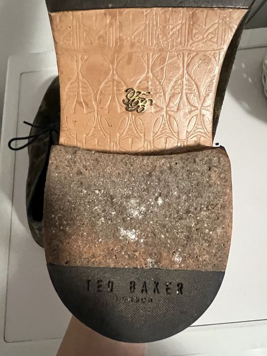 Zielone khaki moro zamszowe męskie sztyblety botki Ted Baker roz. 42