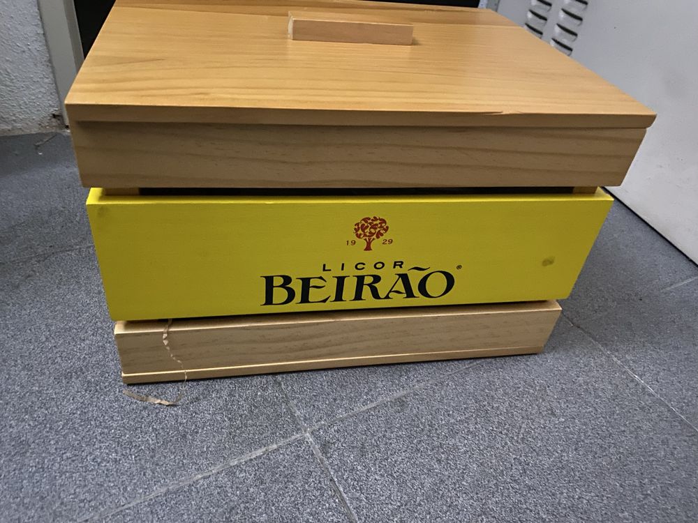 Caixa madeira Licor Beirao