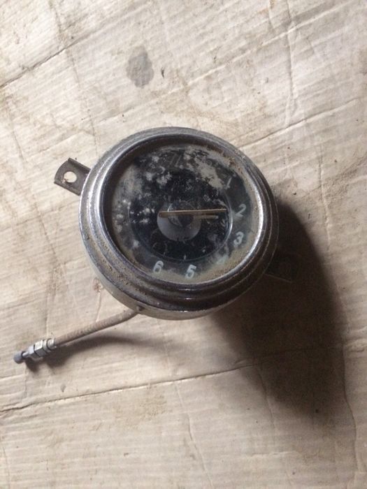 Годинник до машини СССР.
