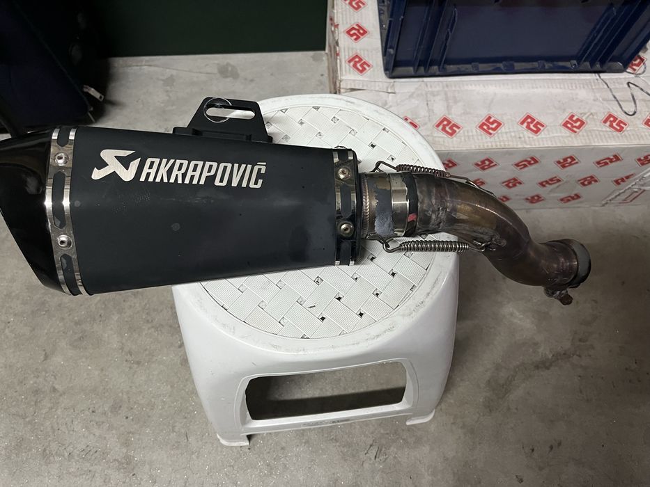 escape akrapovic replica