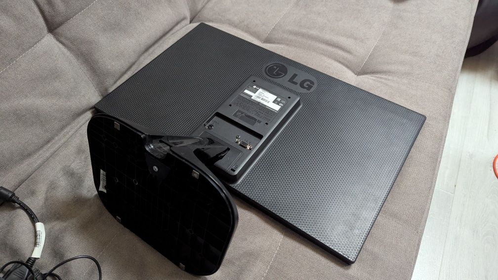 Офісний монітор LG 22MP55A