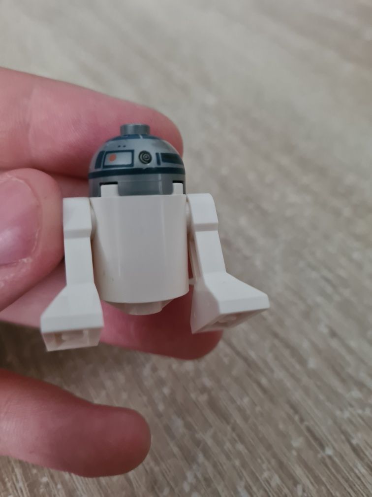 LEGO figurka R2-D2