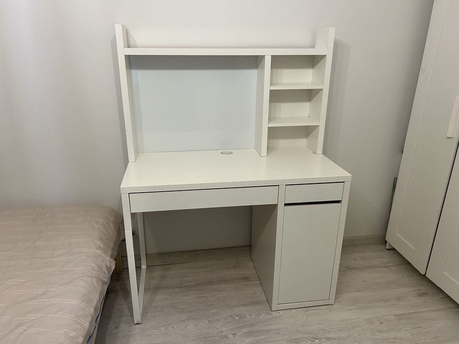 Biurko IKEA Micke z nadstawką