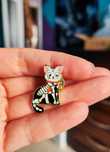 Kot Szkielet - metalowy pin przypinka broszka