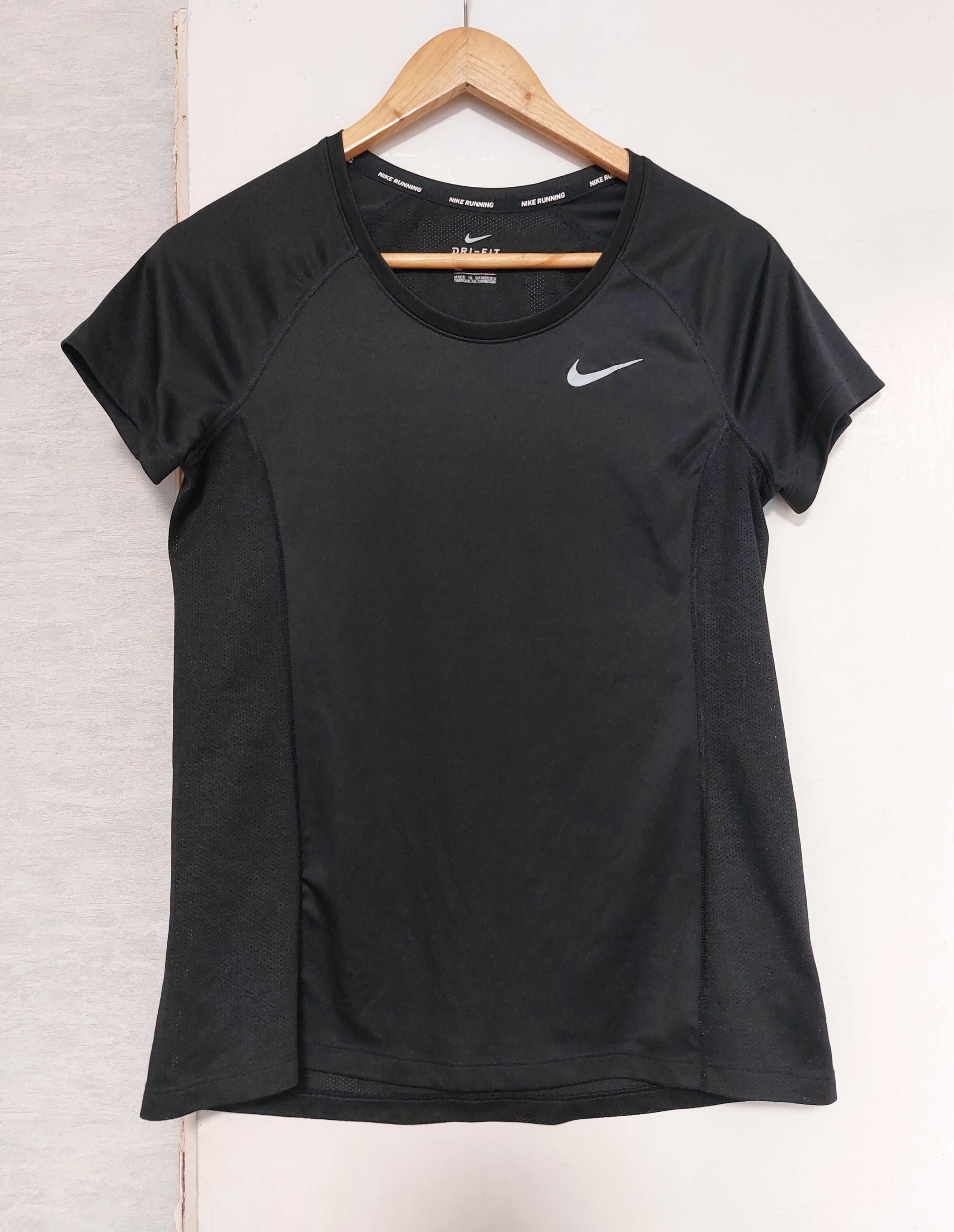 Женская спортивная футболка Nike размер М