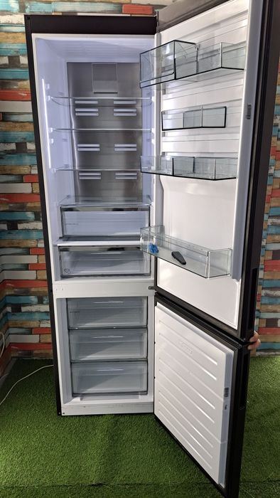 Сучасний холодильник високий з сухою заморозкою Samsung wws54r