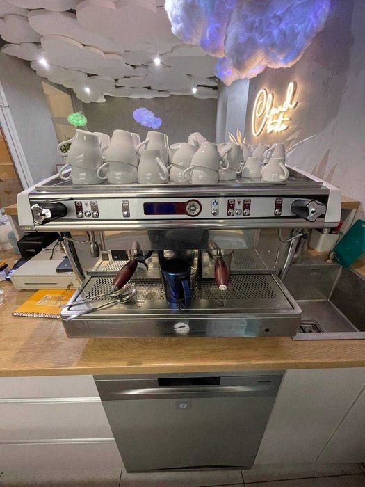 Продаж обладнання: кафе, ресторан, кав'ярня з концепцією хмарний смак