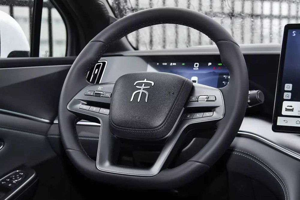 2025 BYD Song L DMi Beyond edition