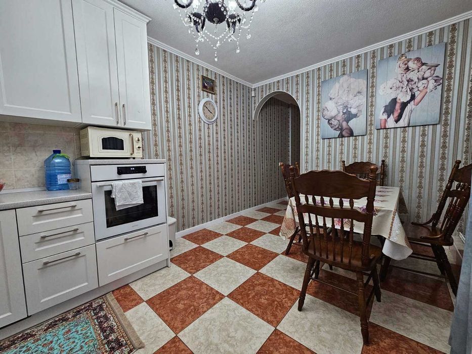 Продаємо  гарну частину будинку з окремим двором на Мальованці