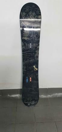 Prancha de snowboard marca “Flow 163”