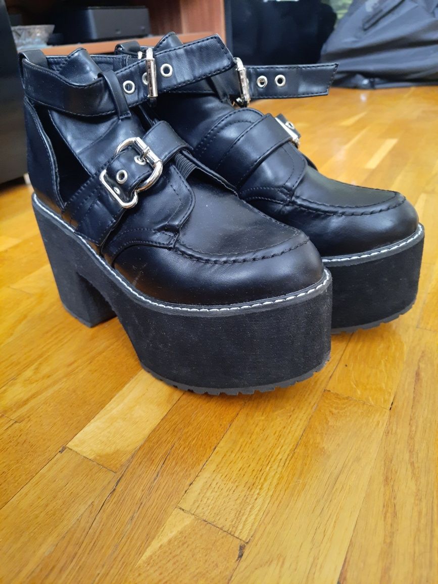 Buty na koturnie platformie 38