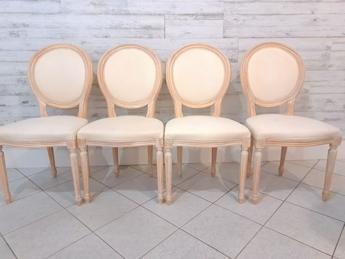 4 Krzesła Stylowe Medaliony Kremowe