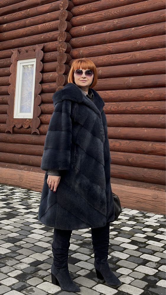 Норкова шуба Manakas  з капюшоном графіт діагональ оверсайз 48-52