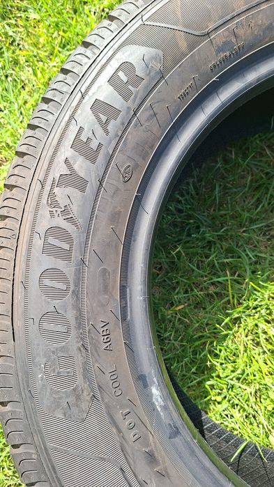 Goodyear cargo grip 215/65/16c