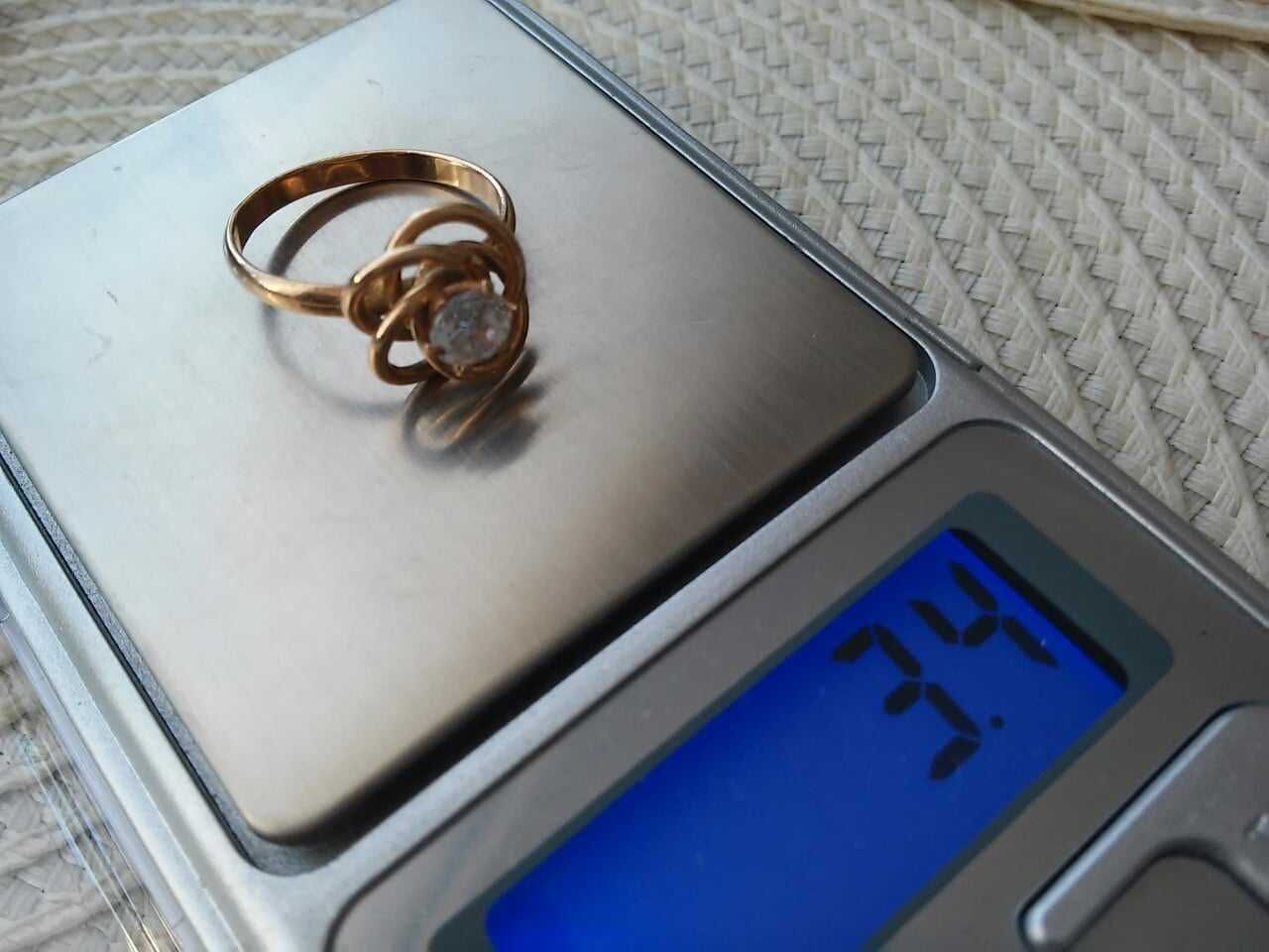 Złoty komplet PIERŚCIONEK i KOLCZYKi próba 585, waga 7g, Stan IDEALNY