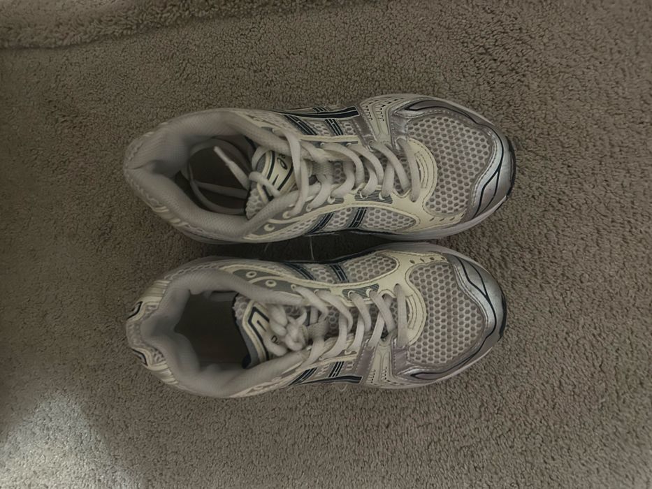 Продам  кросівки asics 36